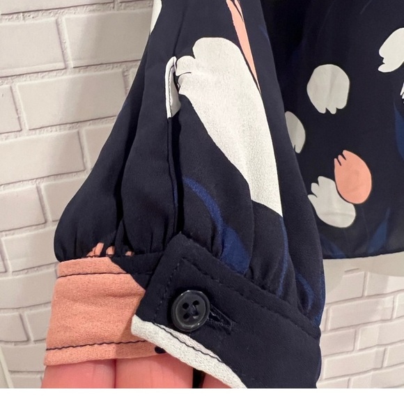 LOFT women petite printed  Navy white dressy Blouse/size SP - Picture 6 of 7